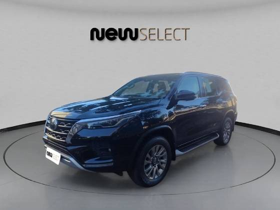 TOYOTA HILUX SW4 2.8 D-4D TURBO DIESEL SRX 7L 4X4 AUTOMÁTICO TOYOTA HILUX SW4 2.8 D-4D TURBO DIESEL SRX 7L 4X4 AUTOMÁTICO
